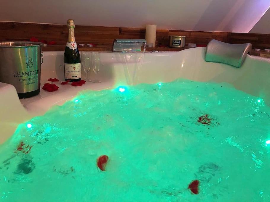 Sejour Detente Au Coeur De Macon Spa,Cine,Bouteille Offerte Exteriör bild