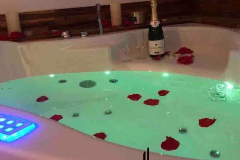 Sejour Detente Au Coeur De Macon Spa,Cine,Bouteille Offerte Exteriör bild